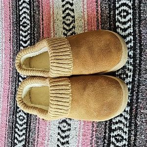 Tan/Beige/Cream Cabelas Slippers Womens 9 ($20 obo)